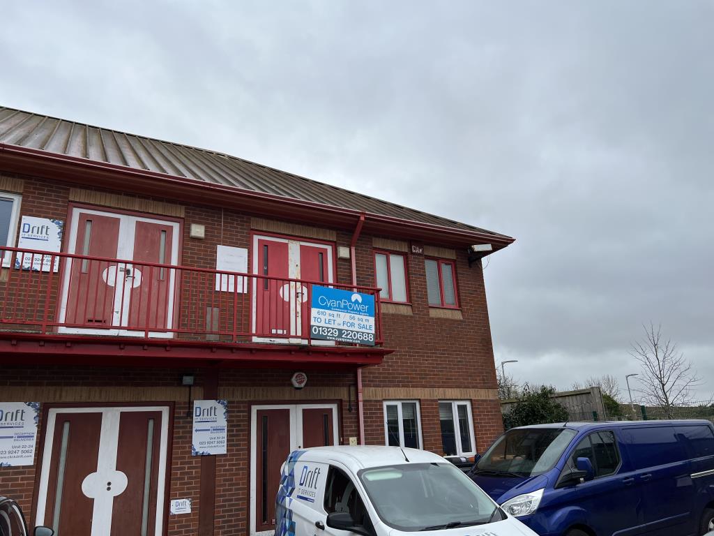 Lot: 67 - LEASEHOLD COMMERCIAL UNIT WITH PARKING - Front of first floor unit from car park